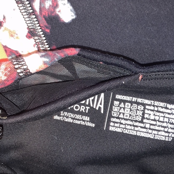 Victoria’s Secret Black Rose Tease Floral Knockout Leggings - Picture 9 of 9